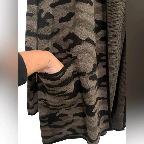 Women's Rachel Zoe Hooded Cardigan Sweater Green Black Camo Print Small Pockets - Picture 3 of 7